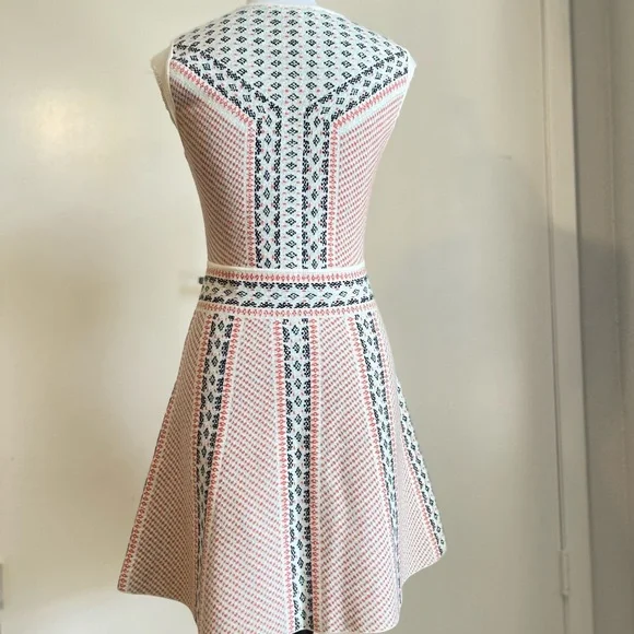 BCBGMAXAZRIA Printed Jacquard MIDI Dress Size XS Sleeveless Bodycon Round Neck - Picture 8 of 8